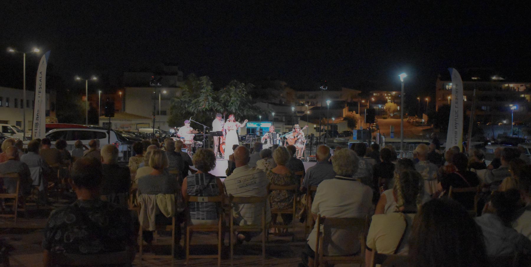 Actuació de la cantant Neus Mar al Concert de Música en Viu de l'Escala